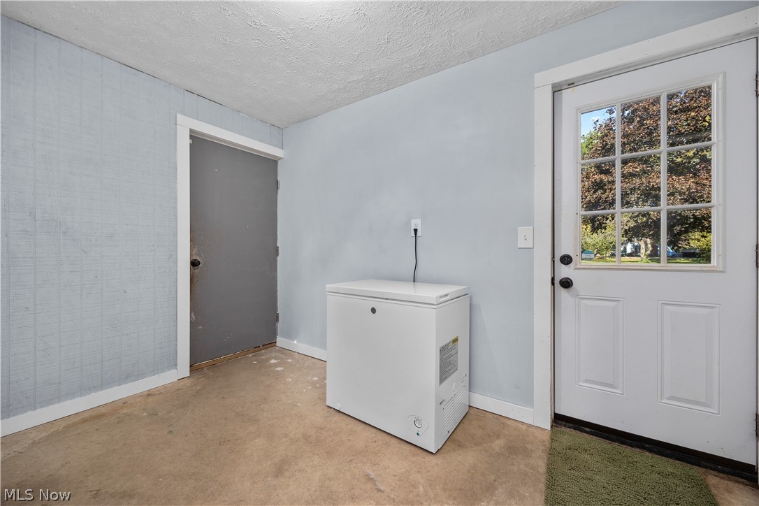 38536 E River Road Property Photo 40