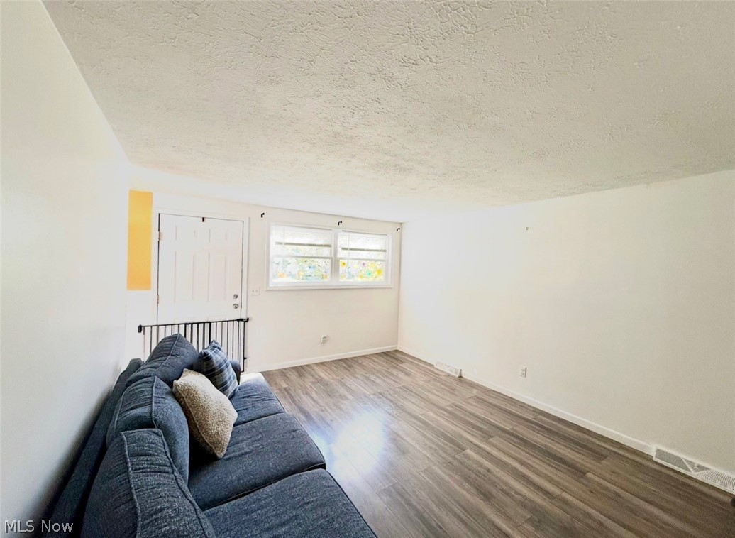 560 Baldwin Avenue Property Photo 8