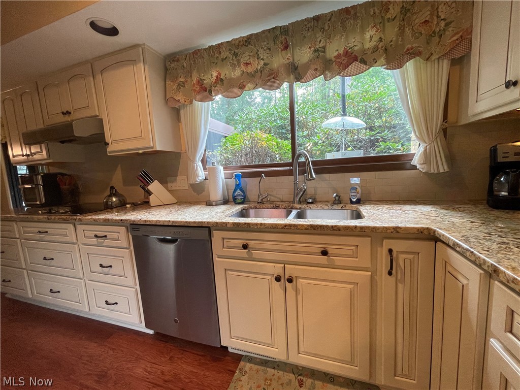 1936 Hemlock Drive Property Photo 12