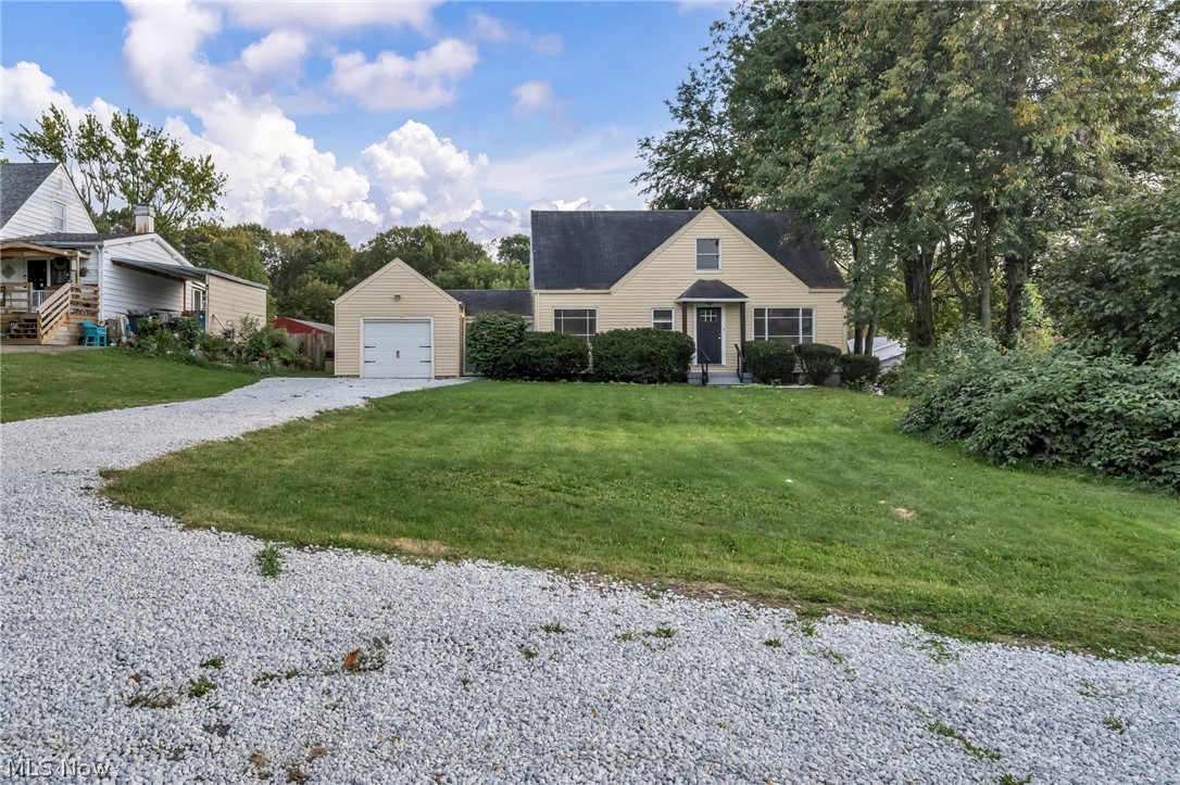 824 E Waterloo Road Property Photo 2
