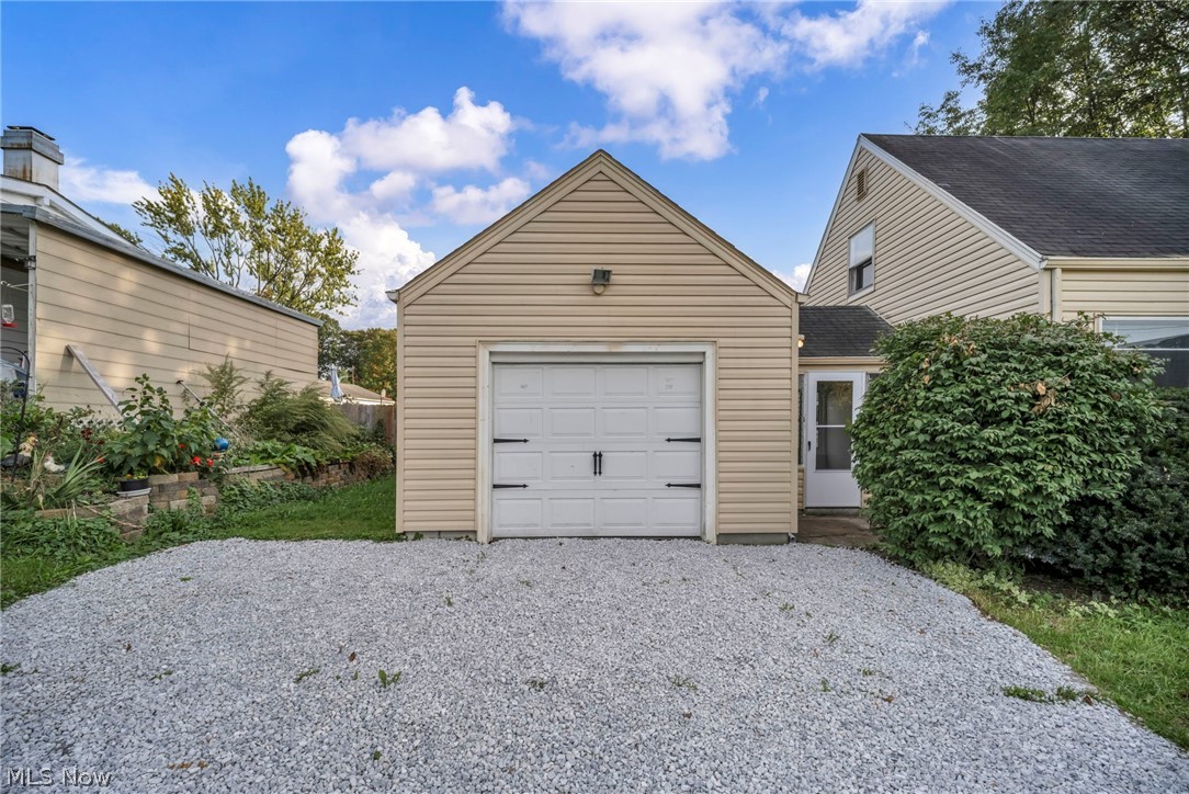 824 E Waterloo Road Property Photo 3