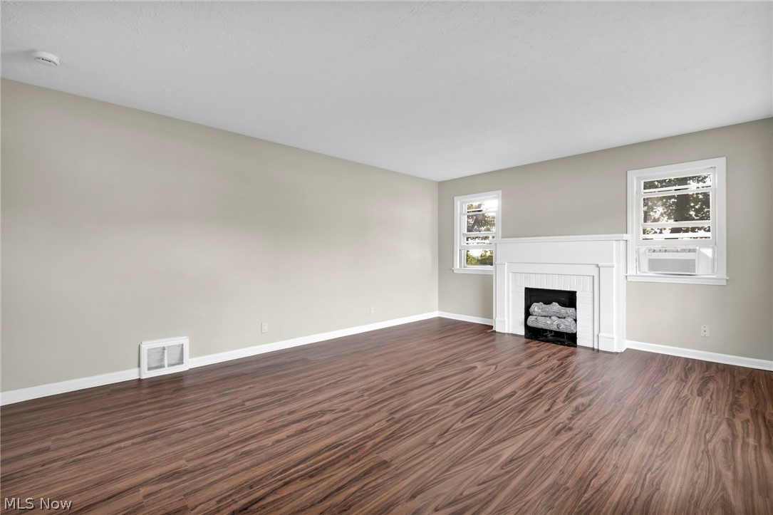 824 E Waterloo Road Property Photo 8