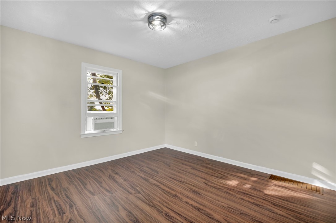 824 E Waterloo Road Property Photo 23