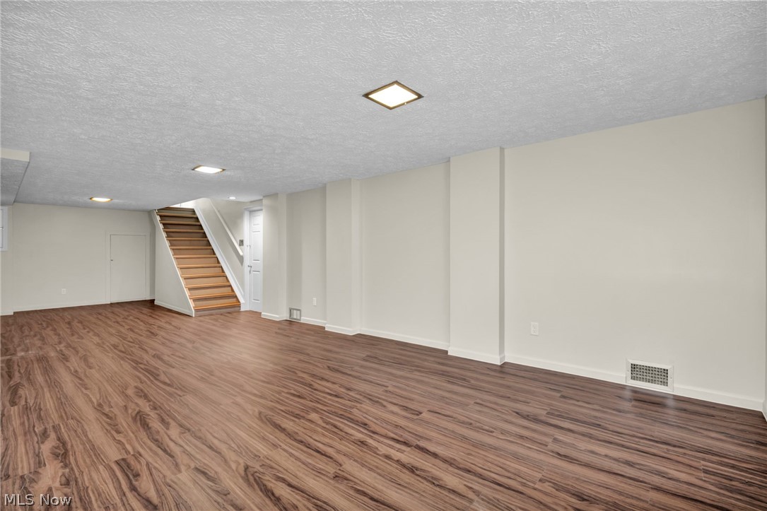 824 E Waterloo Road Property Photo 24