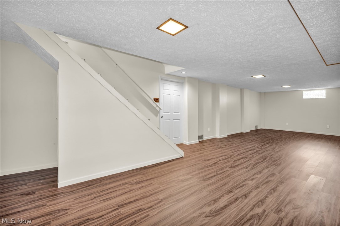 824 E Waterloo Road Property Photo 25