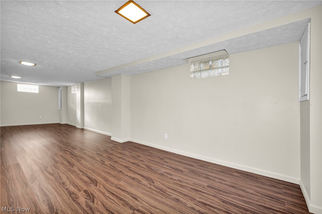 824 E Waterloo Road Property Photo 26