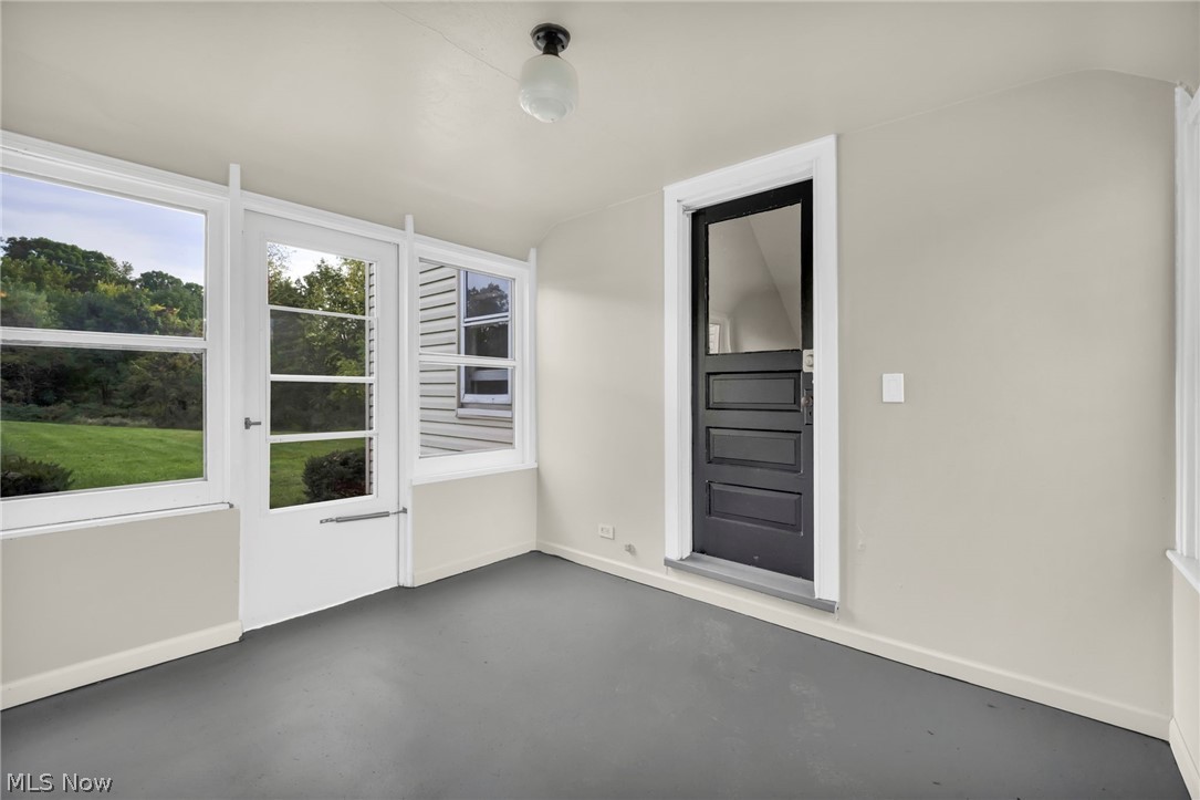 824 E Waterloo Road Property Photo 27