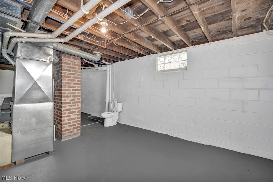 824 E Waterloo Road Property Photo 30