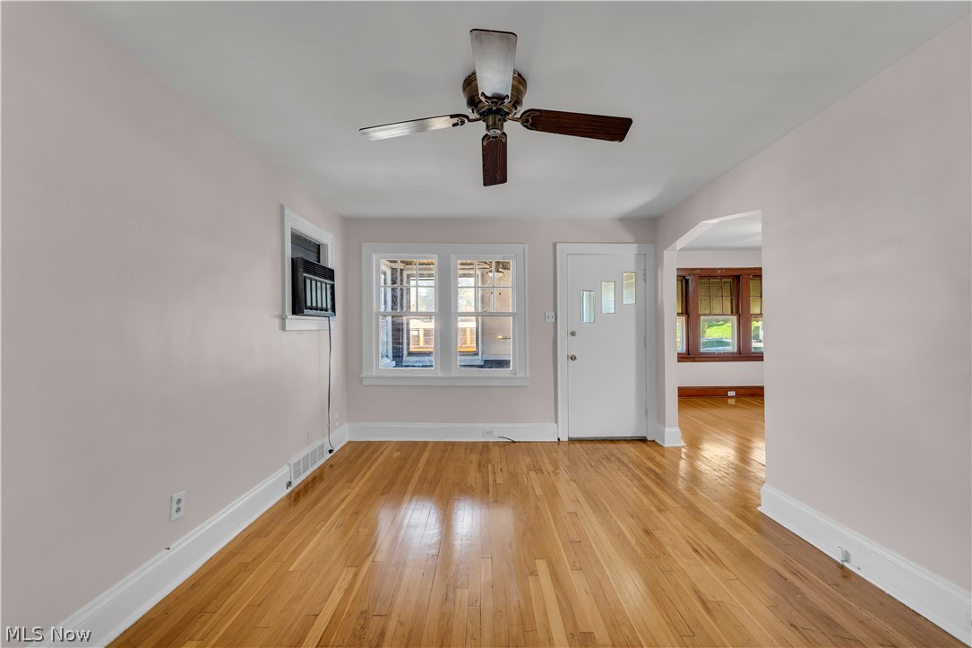 954 E 239th Street 1/dn Property Photo 5