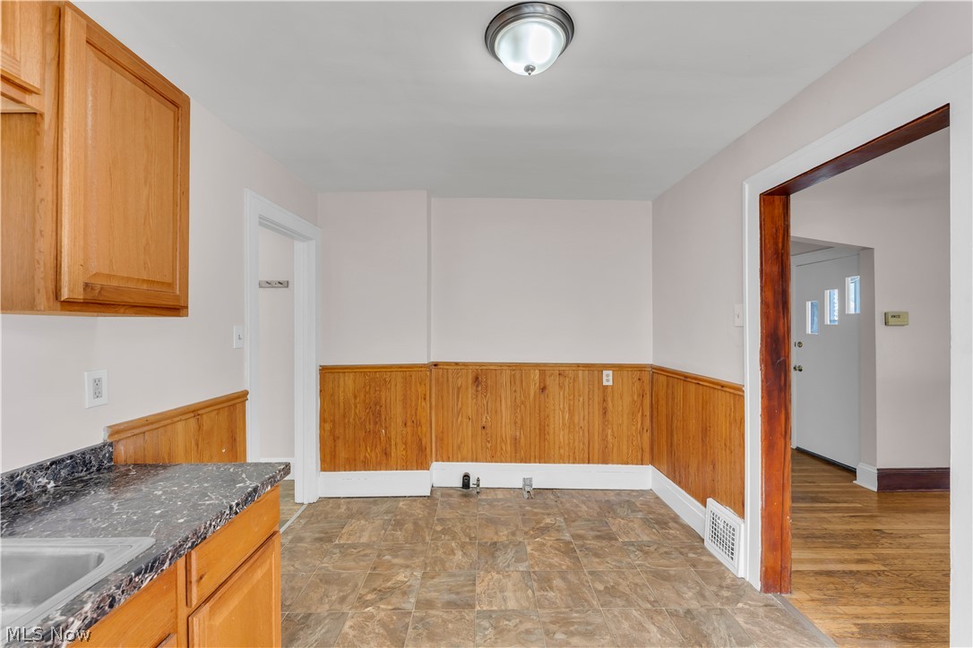 954 E 239th Street 1/dn Property Photo 11