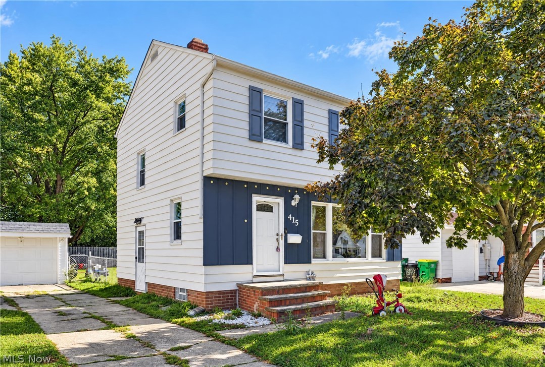 415 E 305th Street Property Photo 1