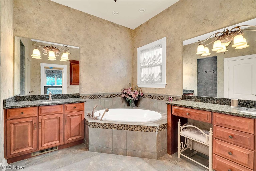 7539 Highbury Pointe Property Photo 13