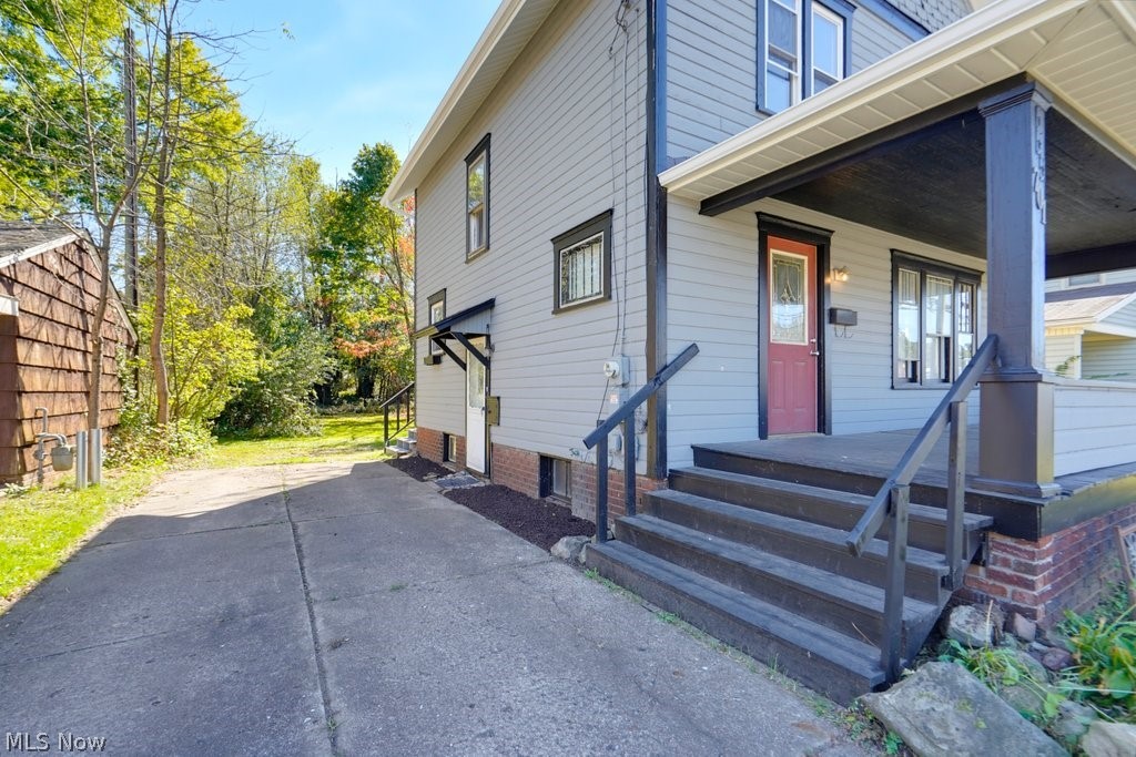 701 E Lincolnway Property Photo 3