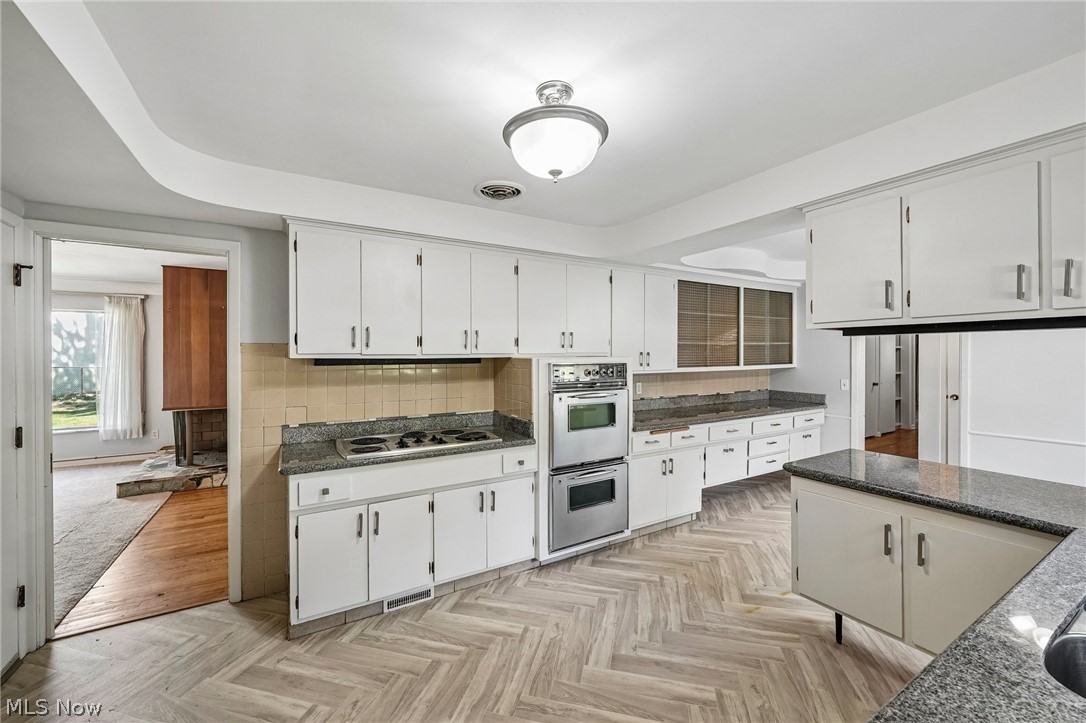 1355 Forest Hills Boulevard Property Photo 10