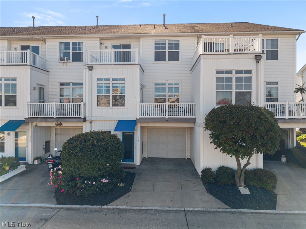308 E Marina Pky Property Photo 1