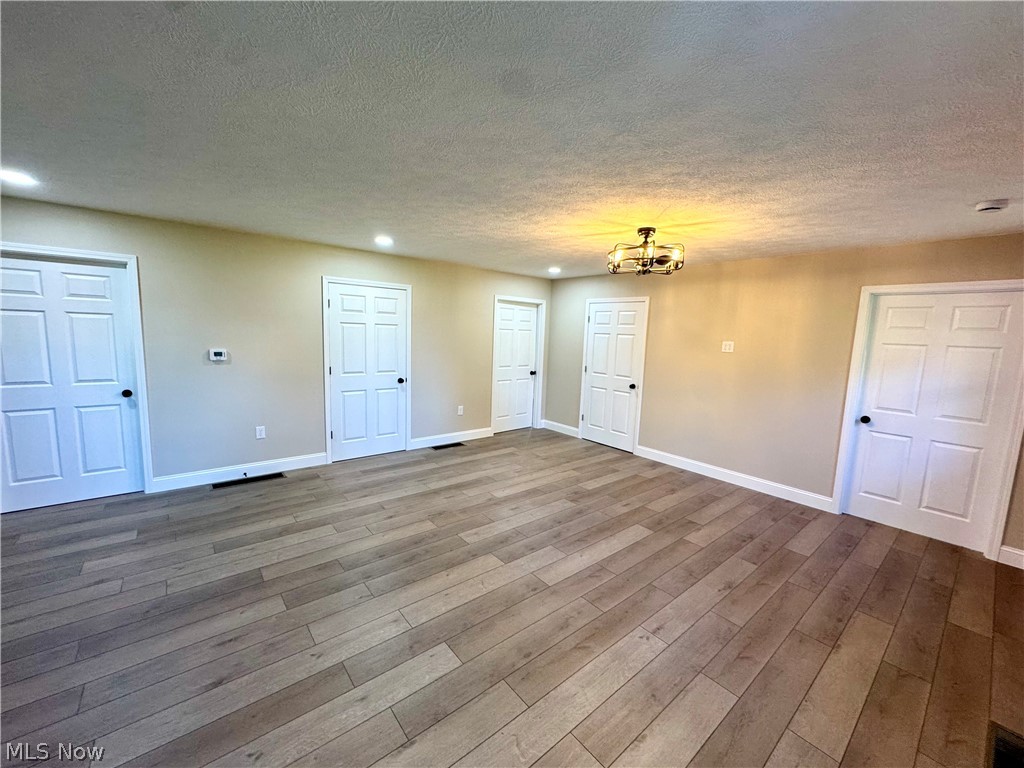 155 E Spring Street Property Photo 6