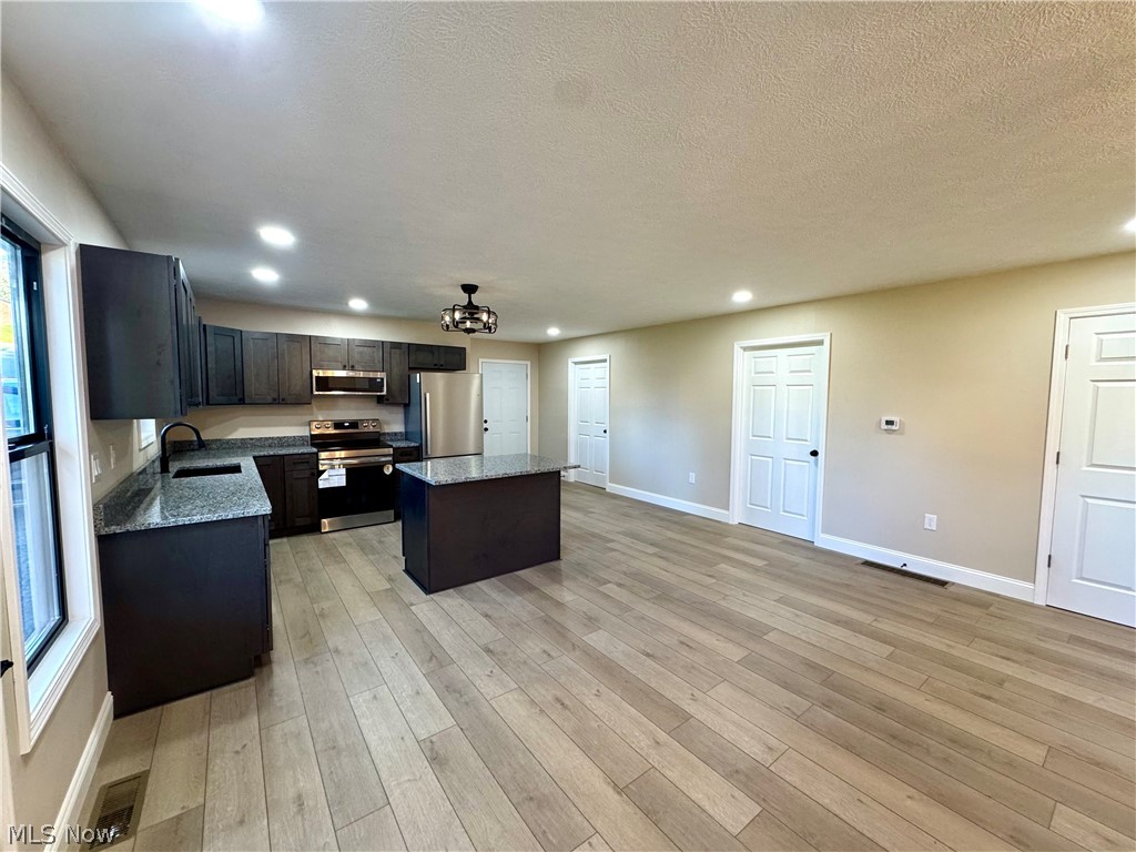 155 E Spring Street Property Photo 7