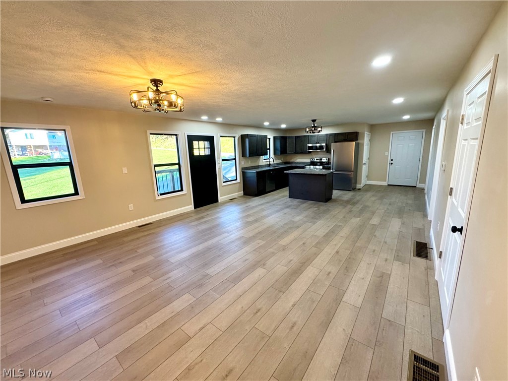 155 E Spring Street Property Photo 8