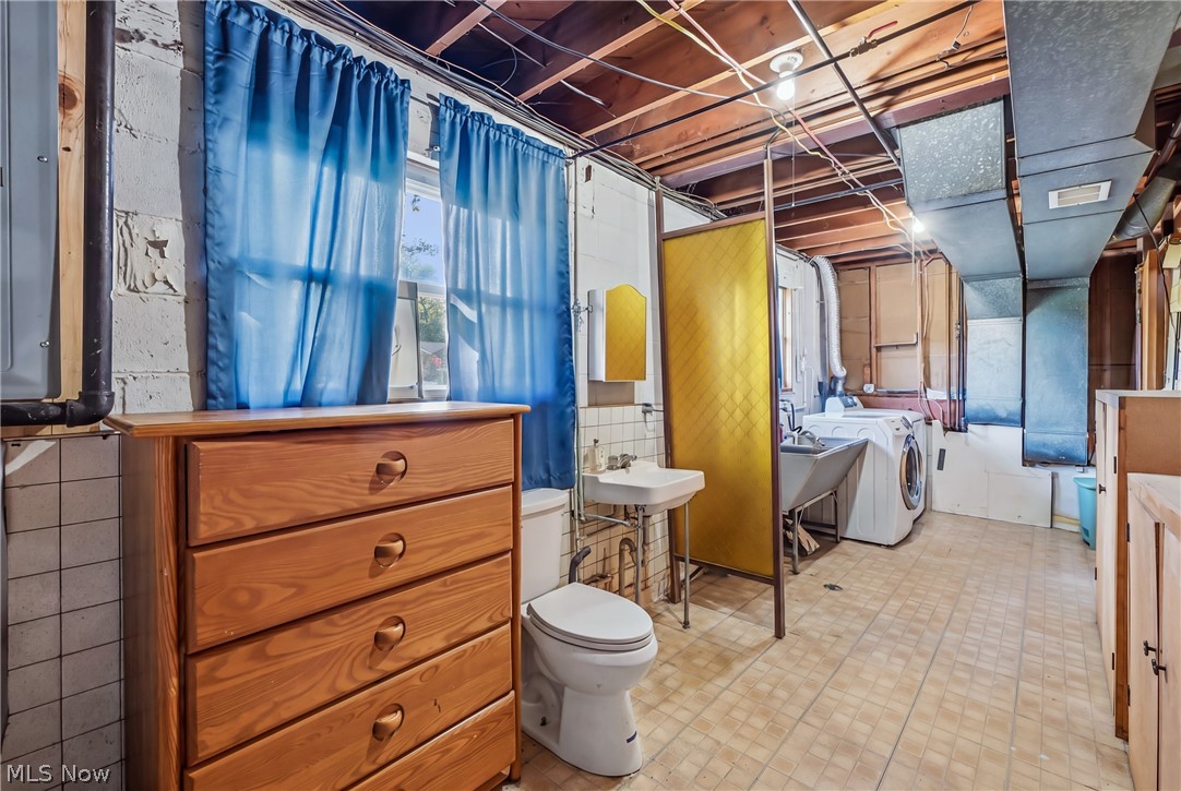 448 E Montrose Street Property Photo 43