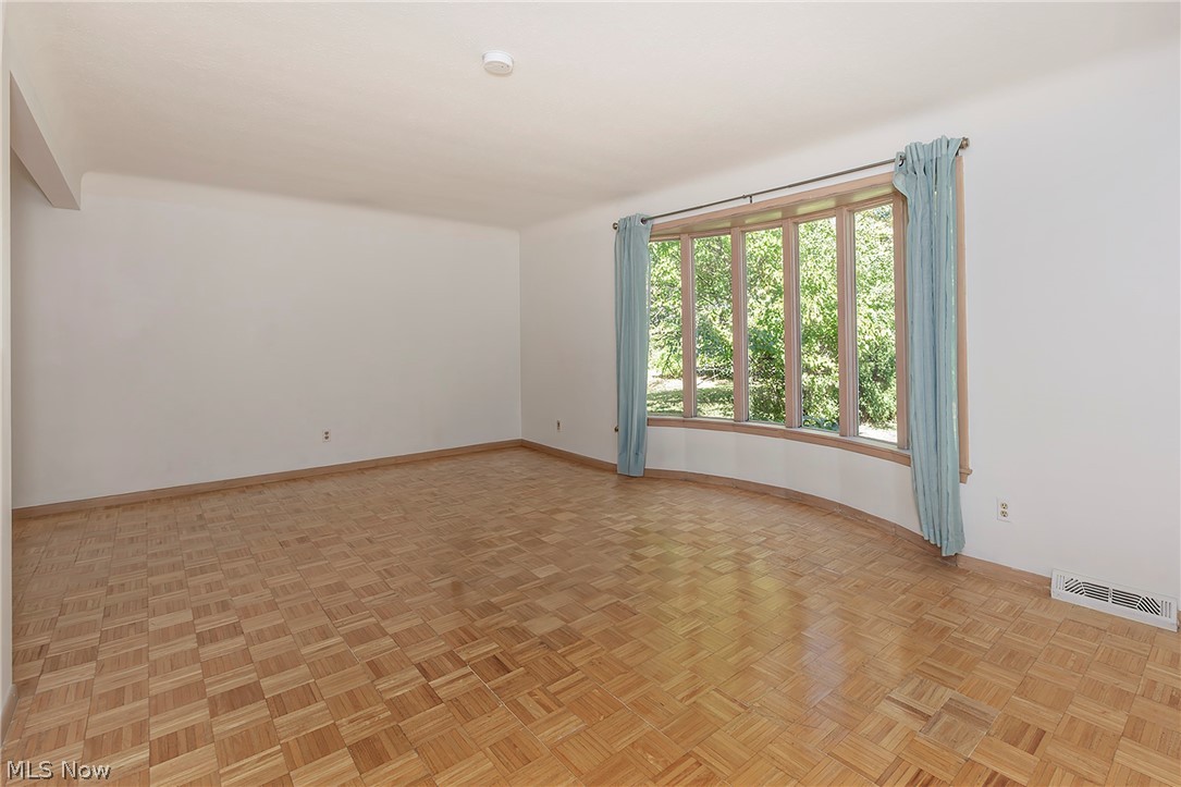 2762 Berkshire Road Property Photo 6