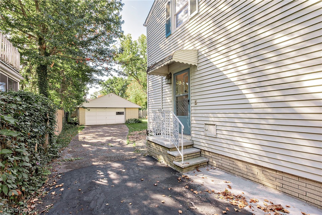 2762 Berkshire Road Property Photo 42