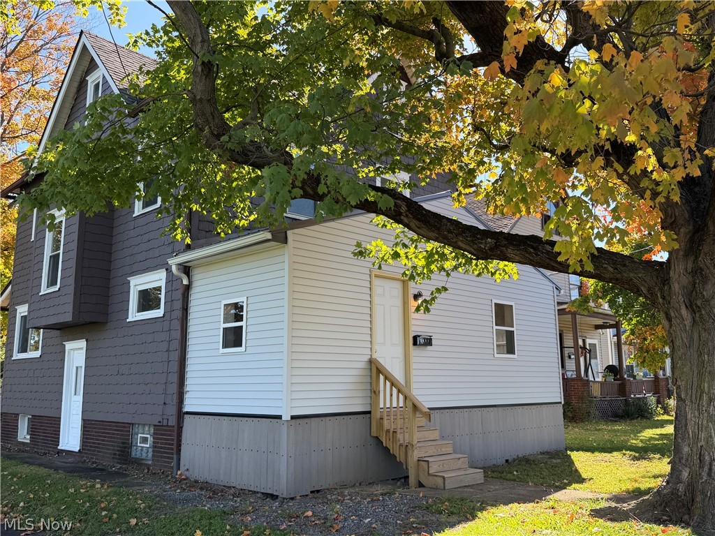 1648 Harrisburg NE Property Photo 1