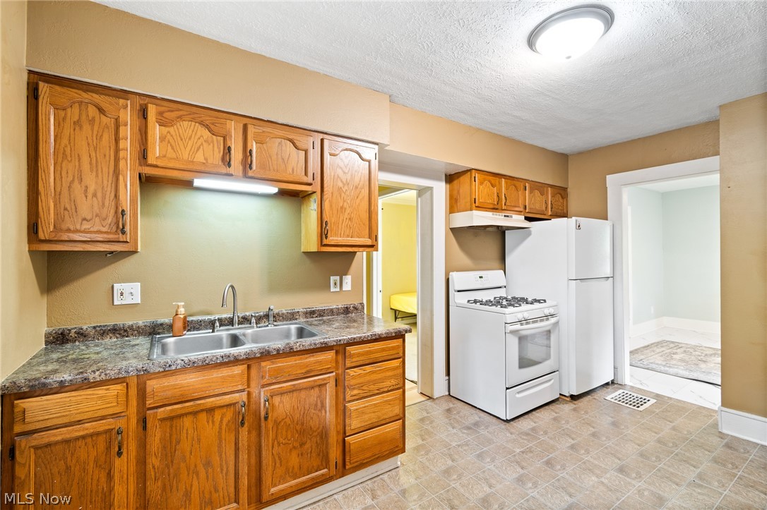 777 Montana Avenue Property Photo 3