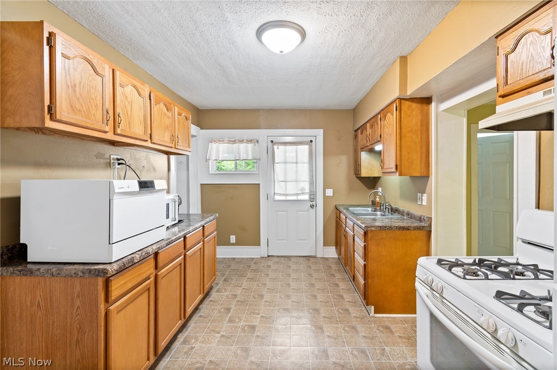 777 Montana Avenue Property Photo 4