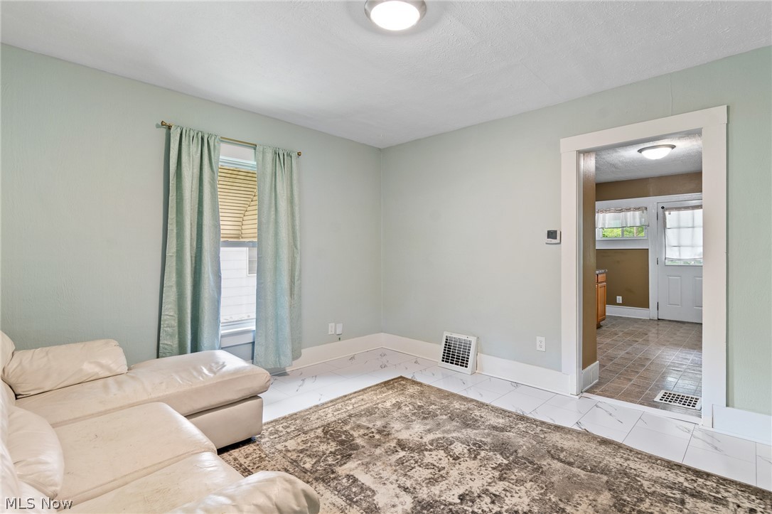 777 Montana Avenue Property Photo 7