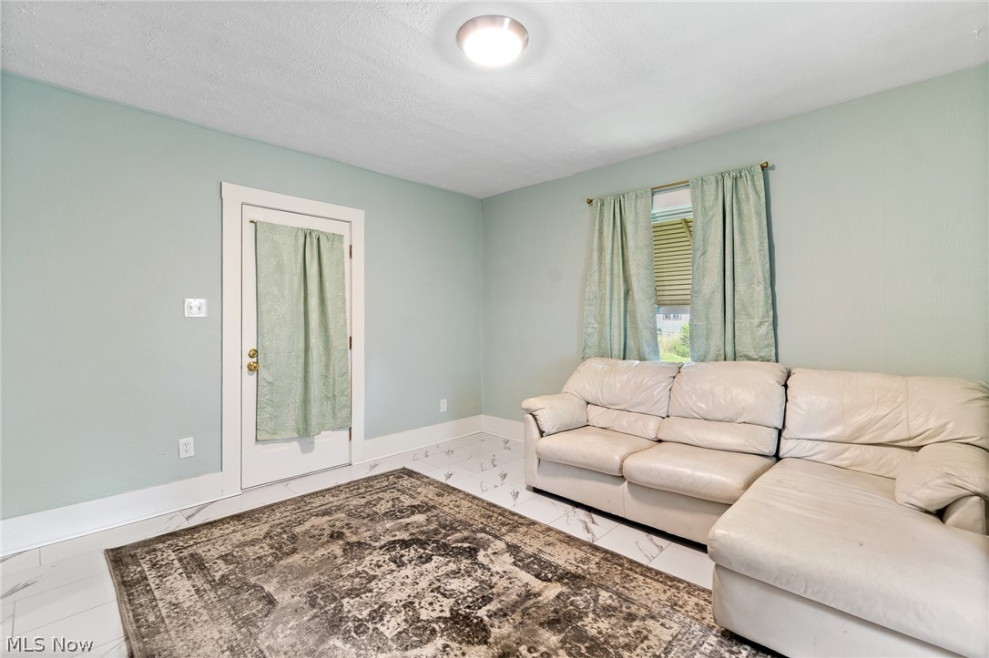 777 Montana Avenue Property Photo 8