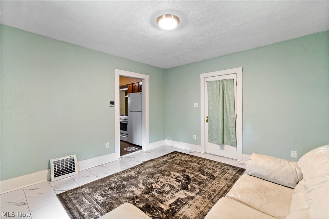 777 Montana Avenue Property Photo 9