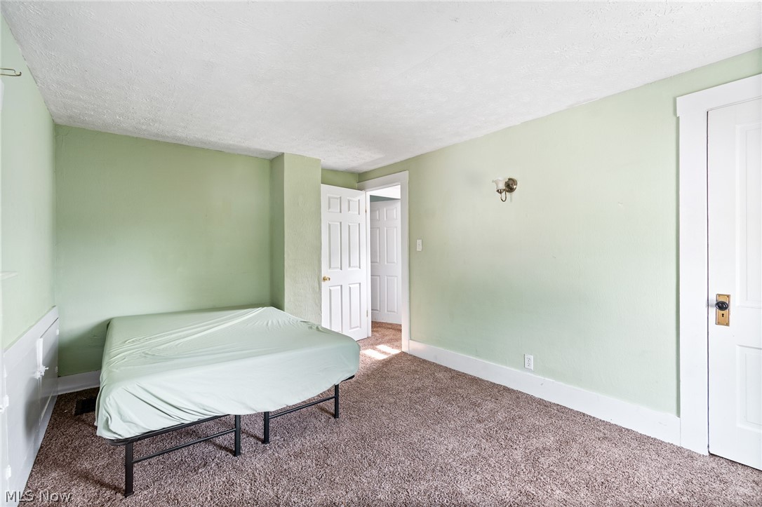 777 Montana Avenue Property Photo 10
