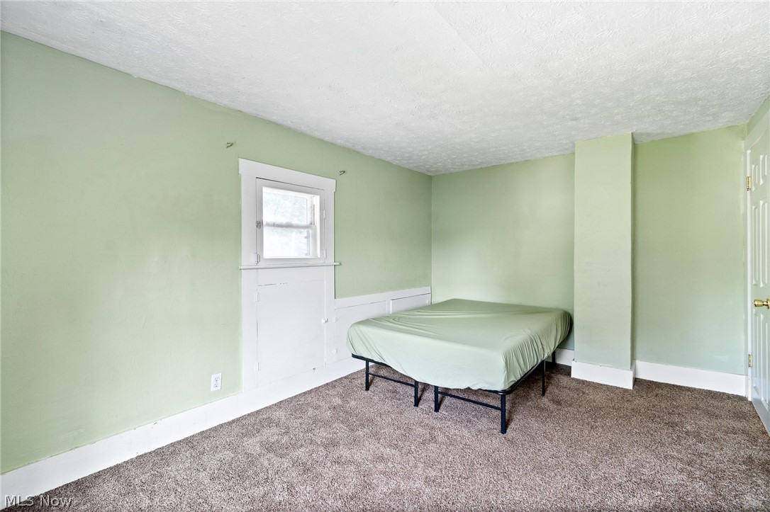 777 Montana Avenue Property Photo 12