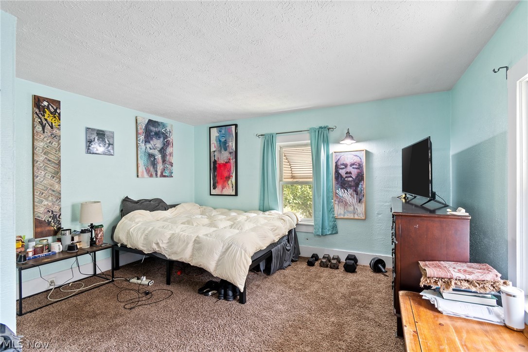 777 Montana Avenue Property Photo 14