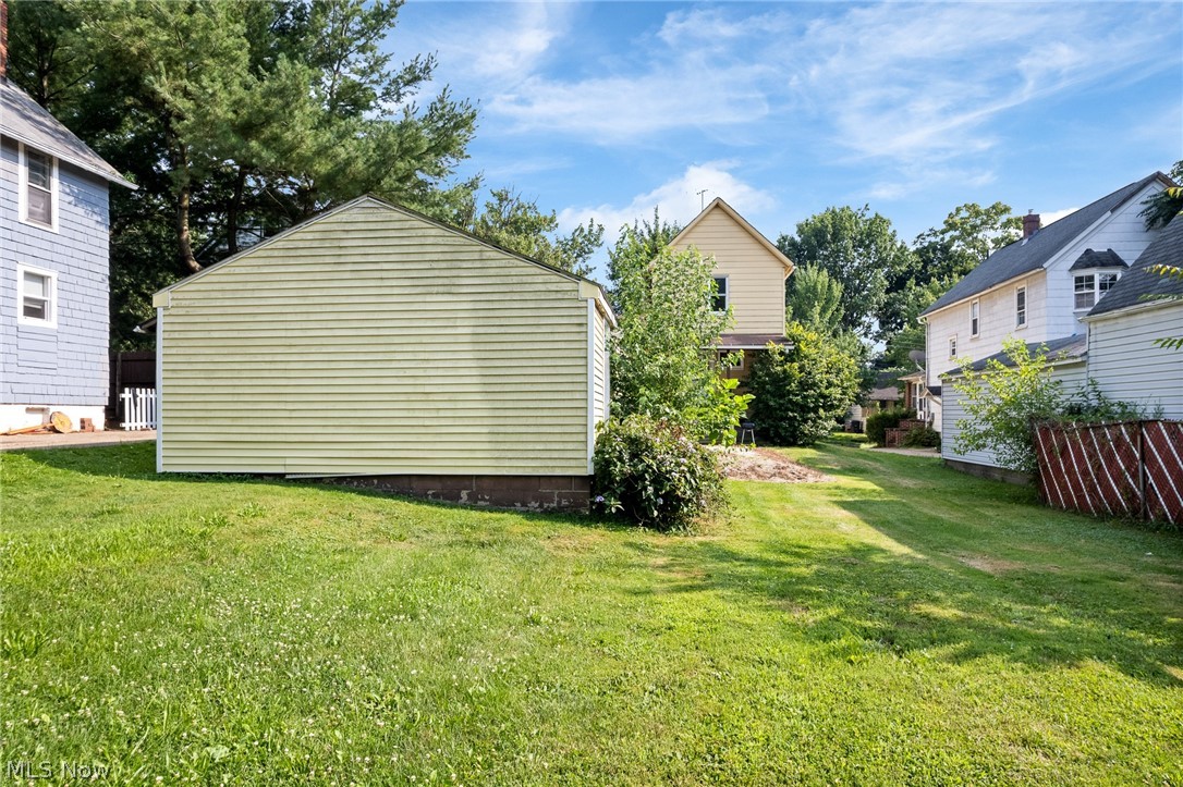 777 Montana Avenue Property Photo 21