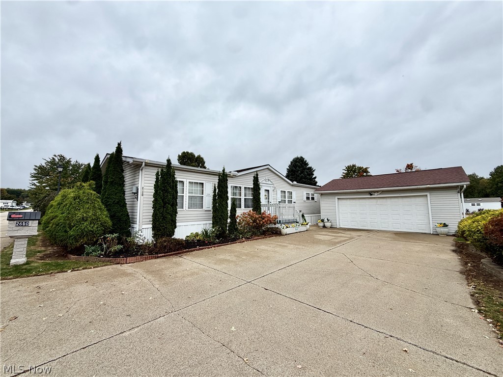 2650 Lake Breeze Drive Property Photo 1