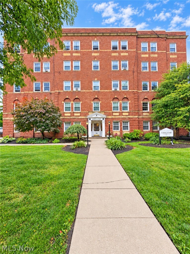 15820 Van Aken Boulevard 504