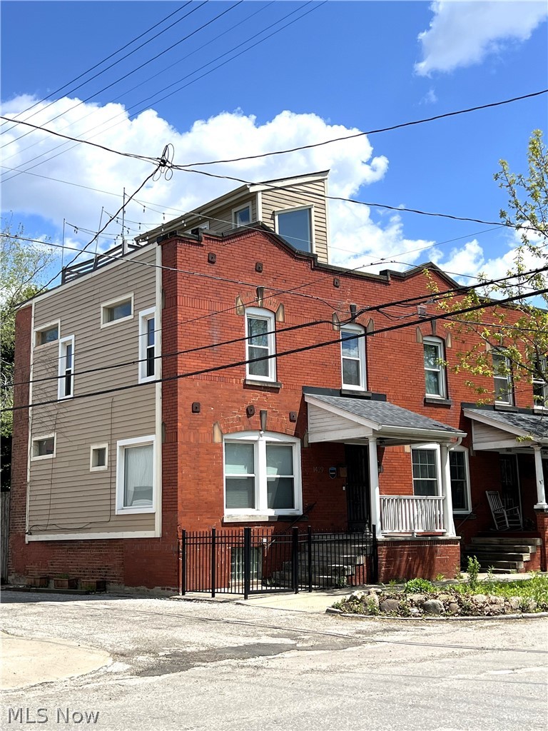 1429 W 38th Street Property Photo 1