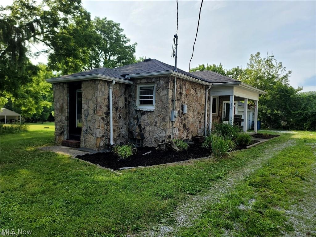 220 Robert Drive Property Photo 1