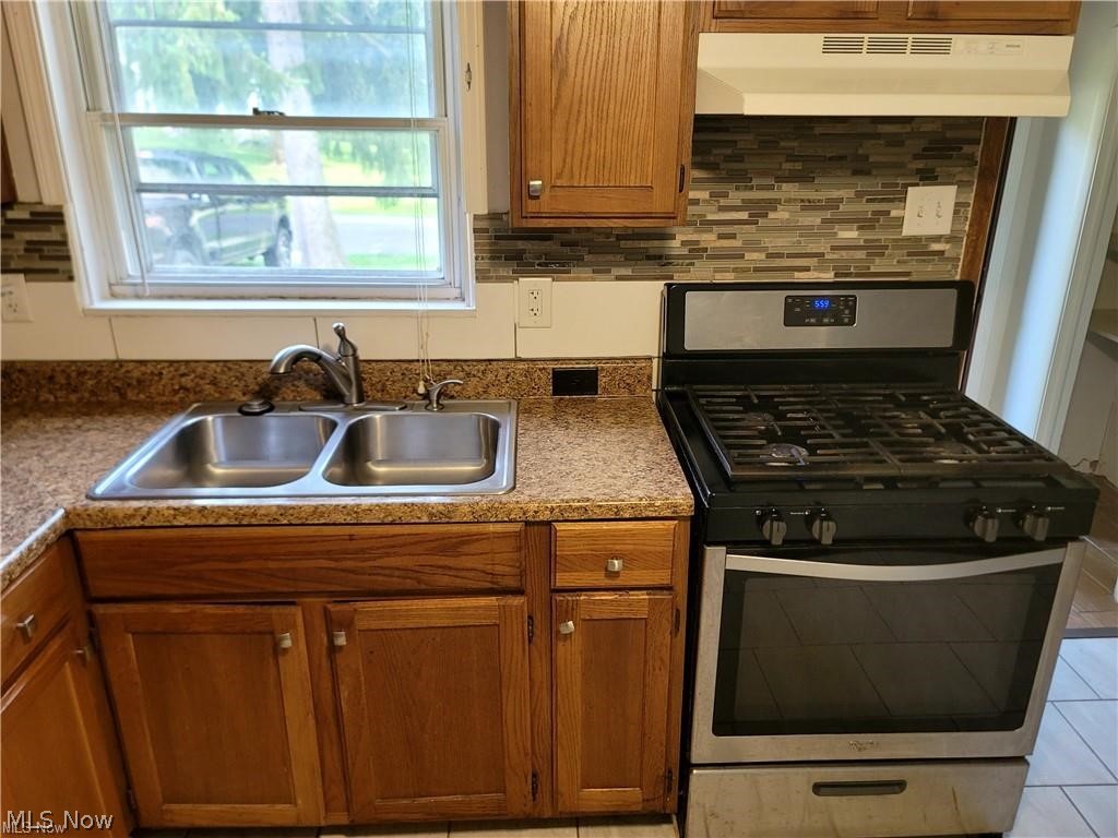 220 Robert Drive Property Photo 4