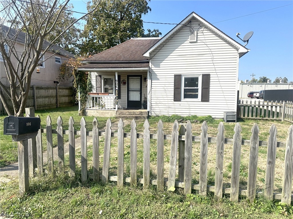 906 Neal Street Property Photo 1