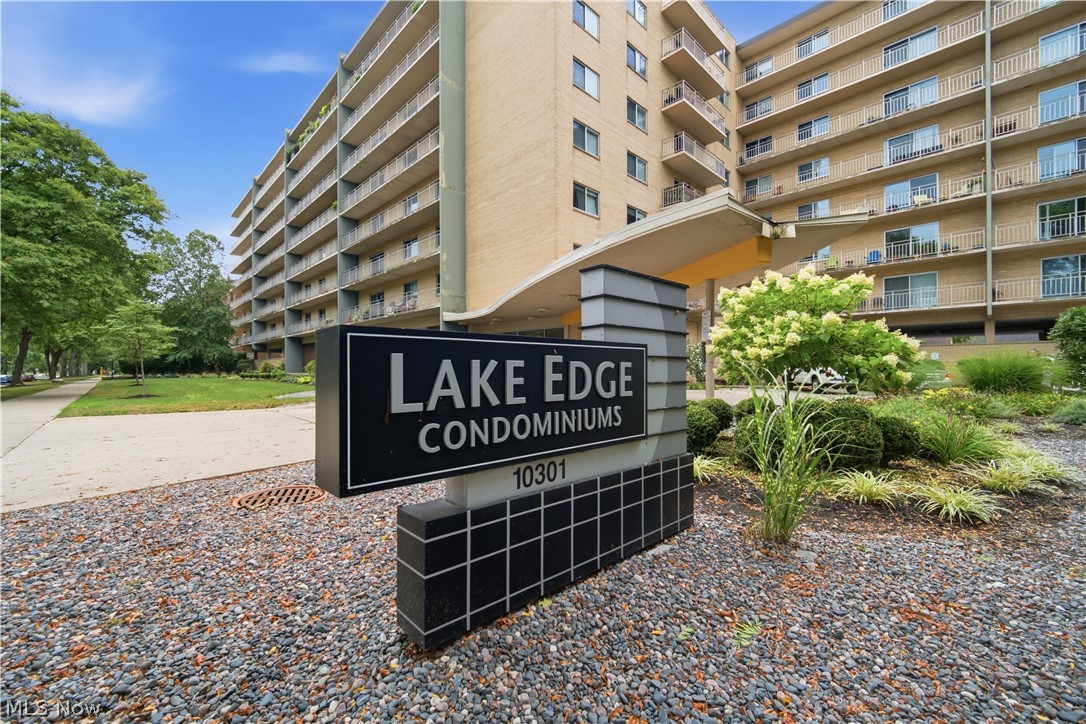 10301 Lake Avenue 521