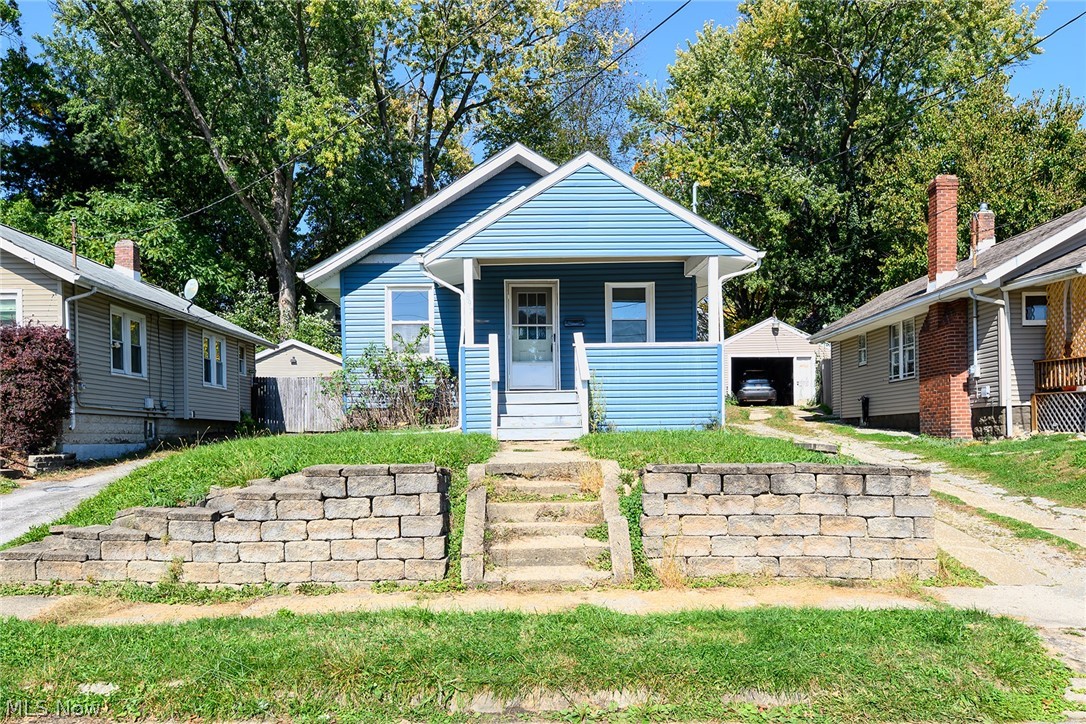 1897 Marks Avenue Property Photo 1