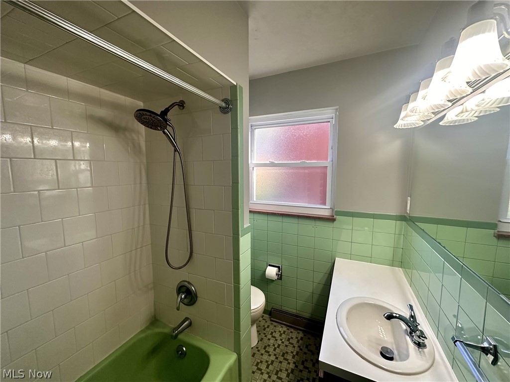 114 Greencrest Terrace D Property Photo 7