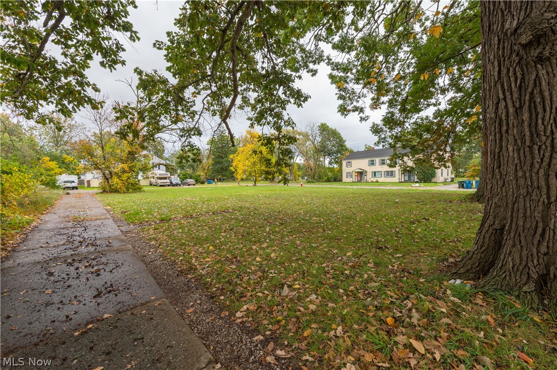 848-854 N Central Drive Property Photo 5