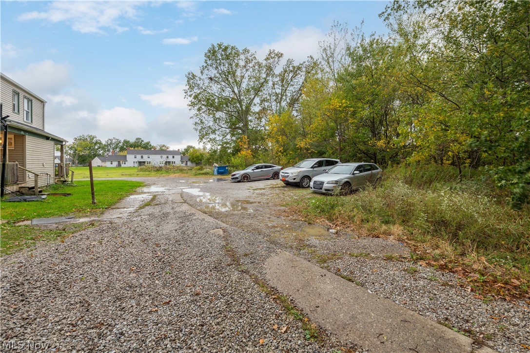 848-854 N Central Drive Property Photo 7
