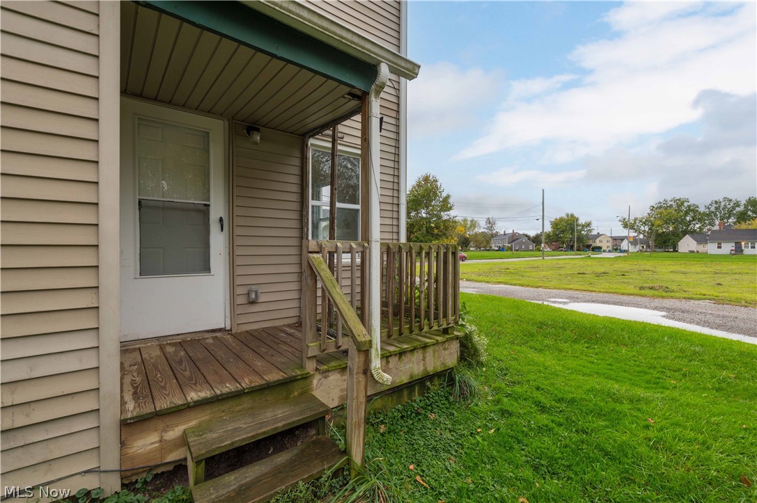 848-854 N Central Drive Property Photo 10