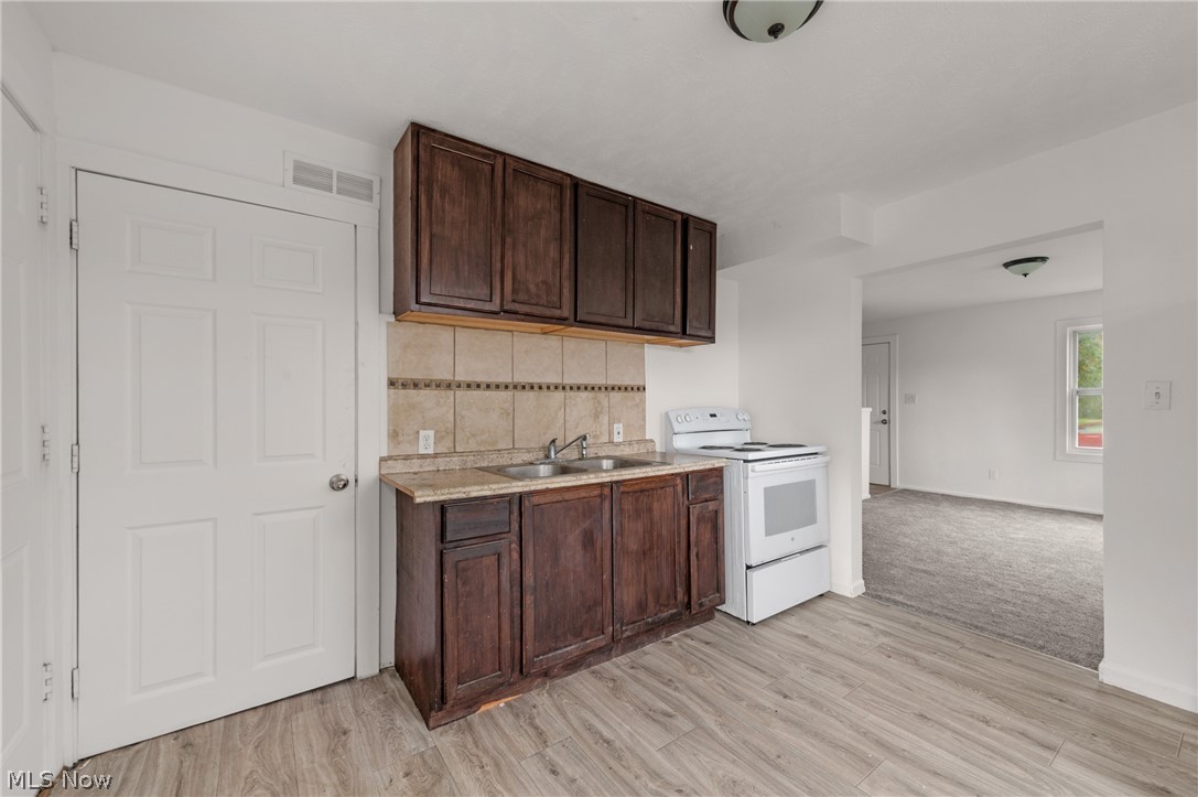 848-854 N Central Drive Property Photo 23