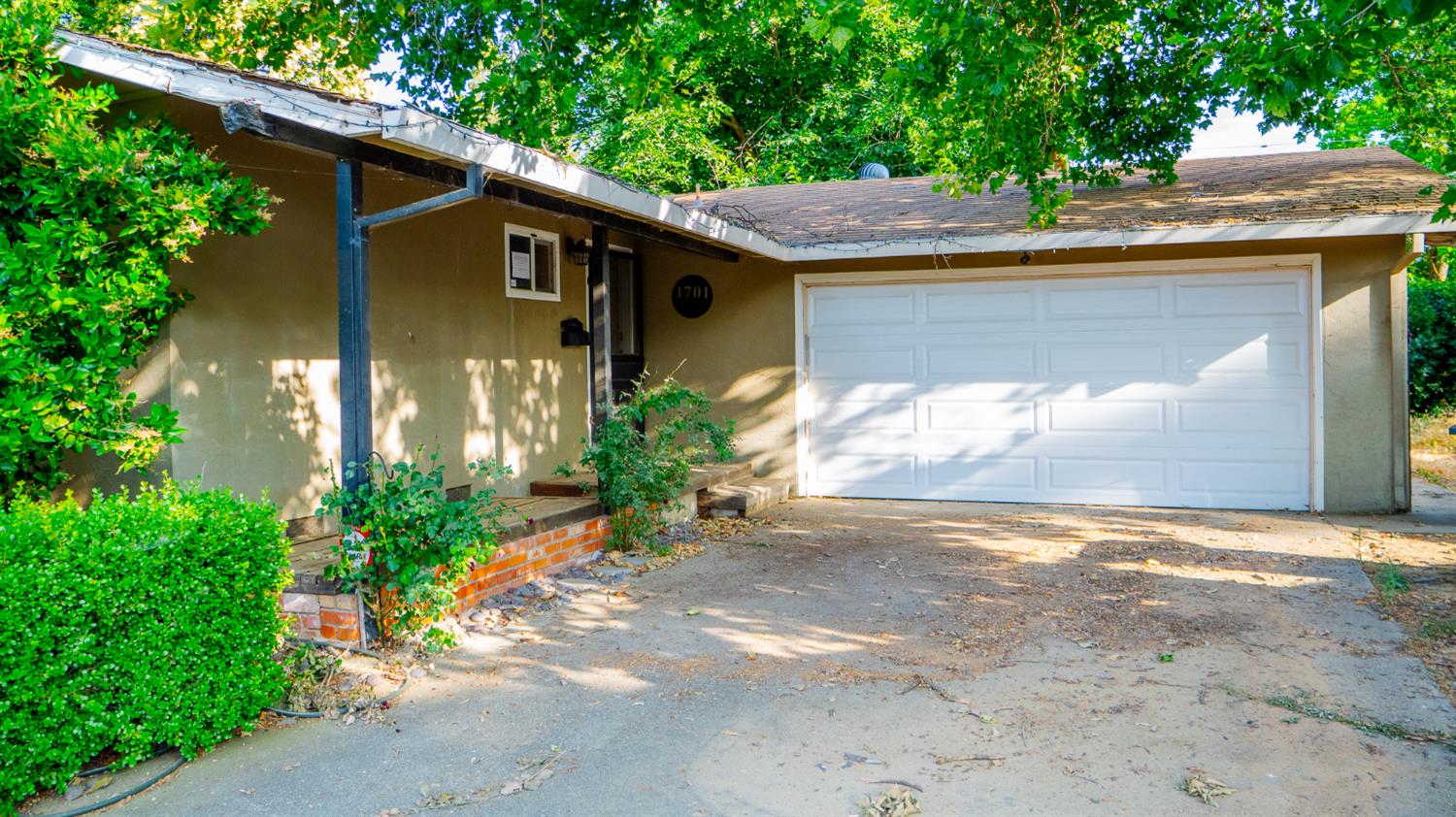 1701 Palm Place Property Photo 1