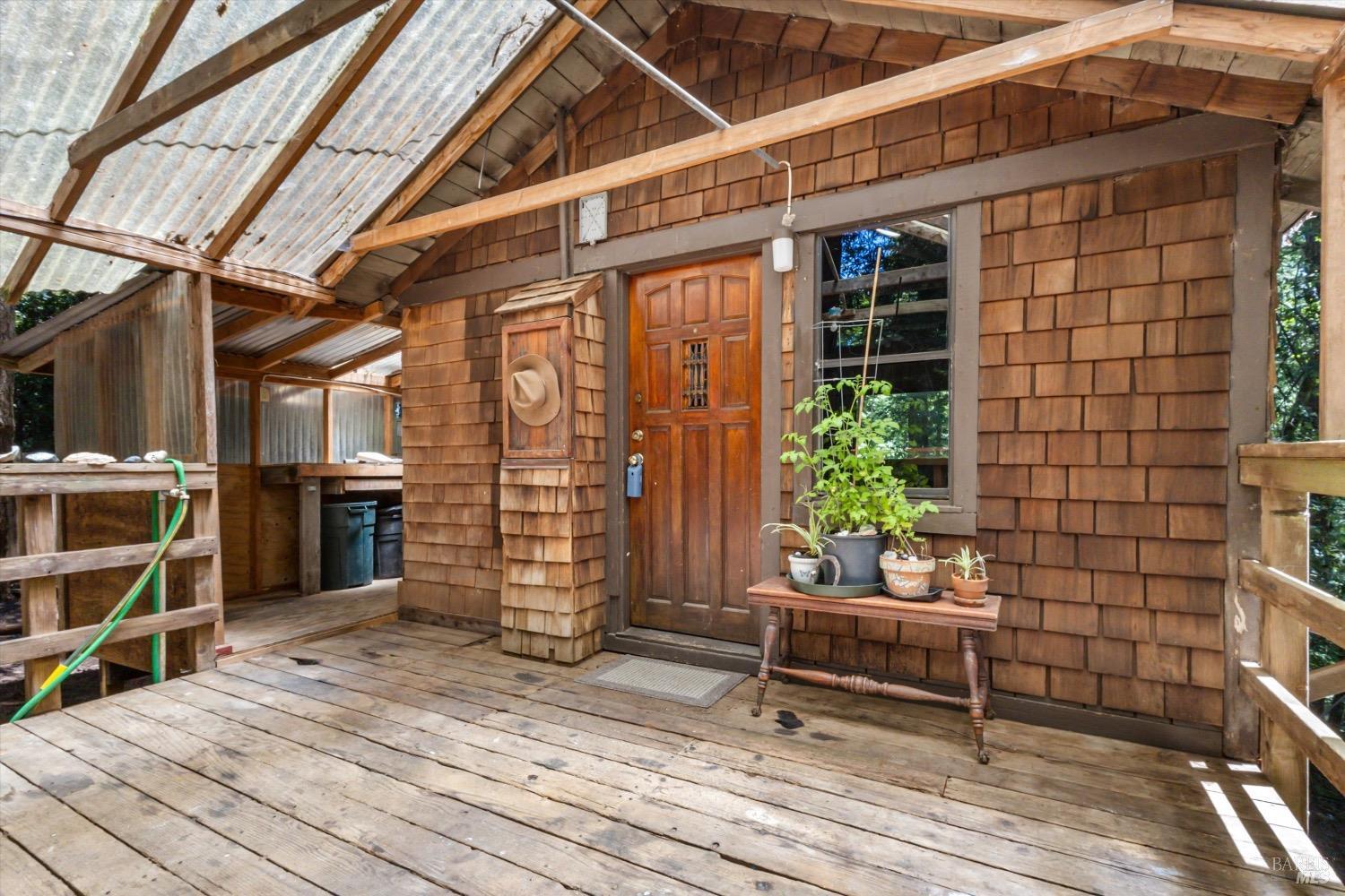 46375 Fish Rock Road Property Photo